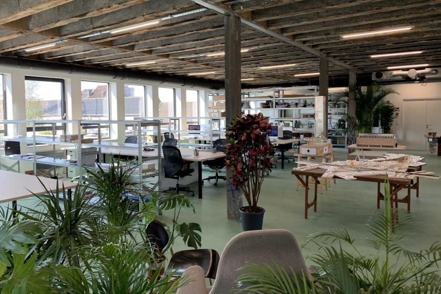 Technieken zichtbaar in harmonie met gebouw. 